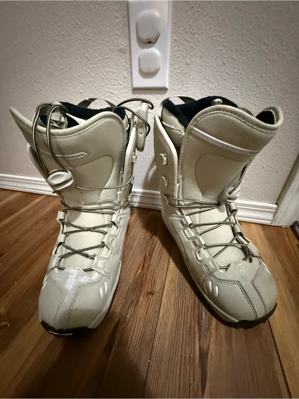 Salomon Cream/Off-White Snowboard Boots - 5.5